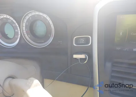 2012 Volvo Xc60 T6 Platinum z USA, uszkodzony, nr VIN YV4902DZ8C2245484